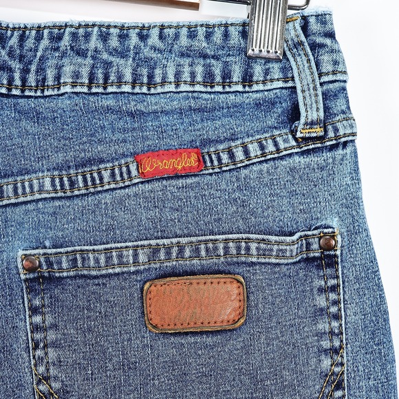 Wrangler Jeans Womens 9/10 x 32 Blue Denim Mid Rise Straight Classic Stretch - Picture 3 of 8